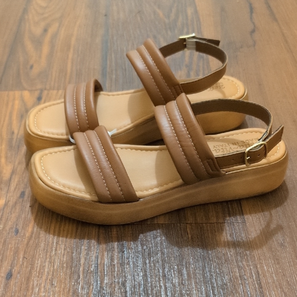 NWOT Bella Vita Ode Italy Puffy Platform Sandals - 9.5W